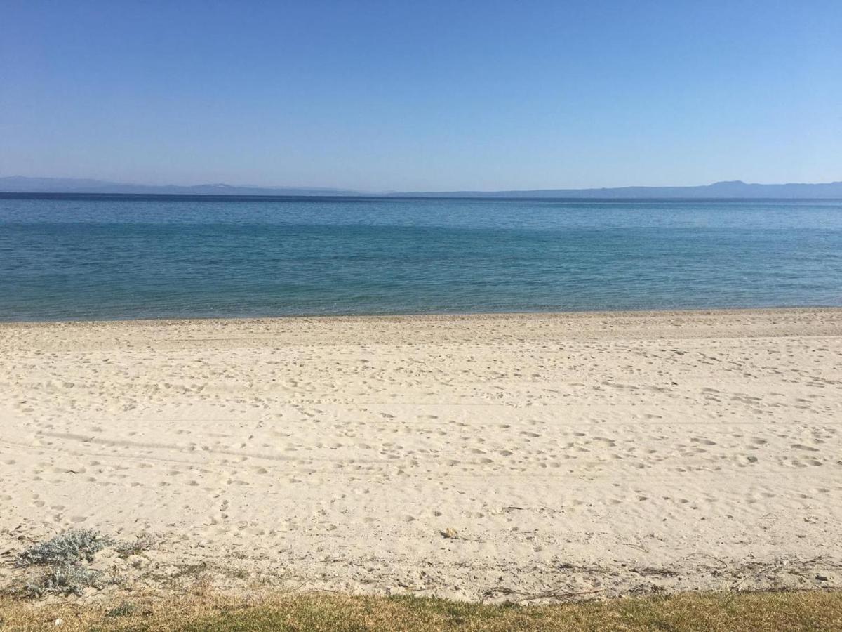 Beach Front Apartment In Pefkochori Buitenkant foto